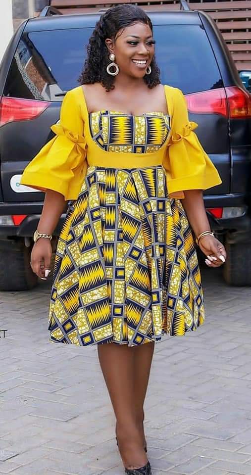 SUNDAY LOOK_