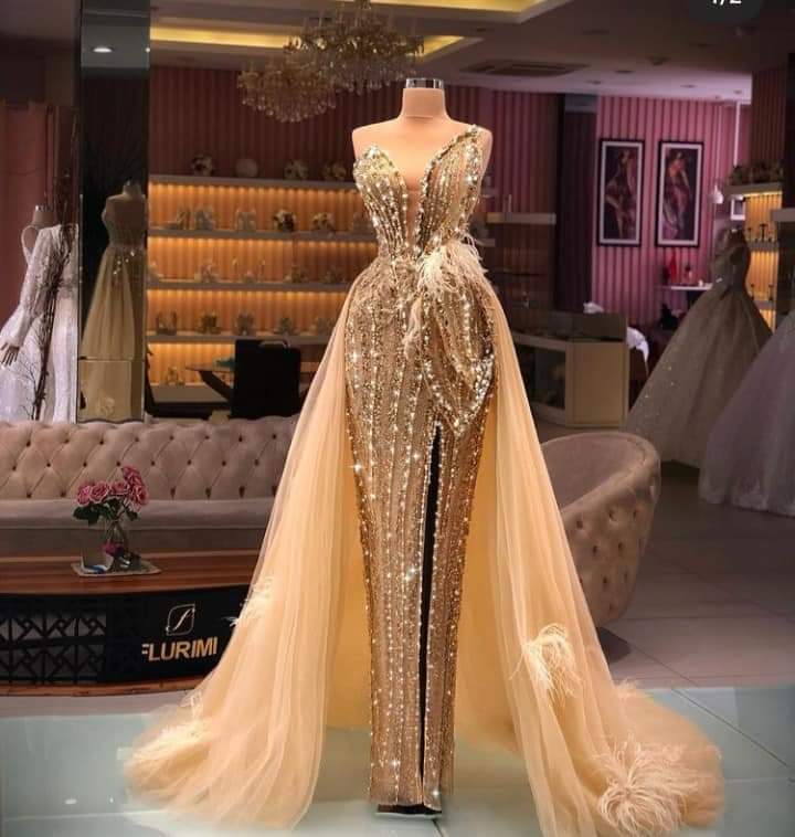 FLOWING DRESS