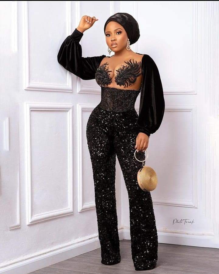 BLACK OUTFITS
