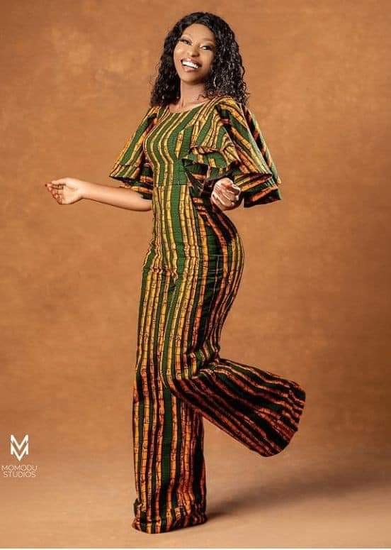 STANDOUT, STANDTALL
