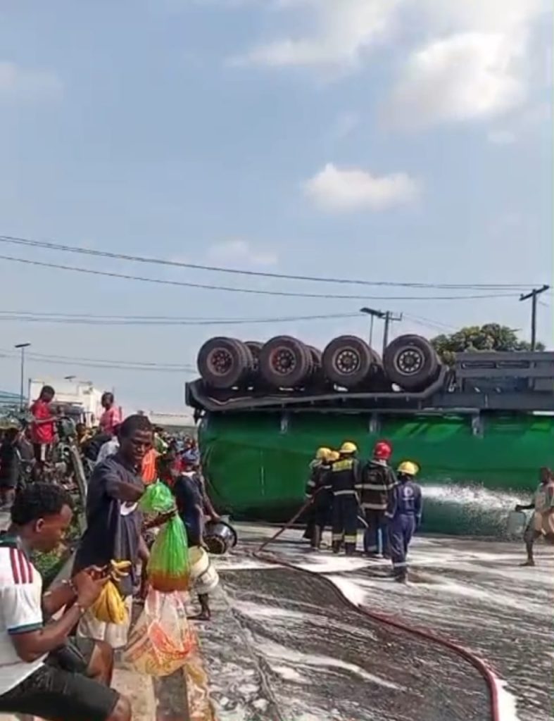 LASTMA WARNS SCOOPERS AGAINST POTENTIALLY CONTAMINATED SPILLED OIL AS 33,000-LITRE GROUNDNUT OIL TANKER OVERTURNS AT OJOTA BRIDGE