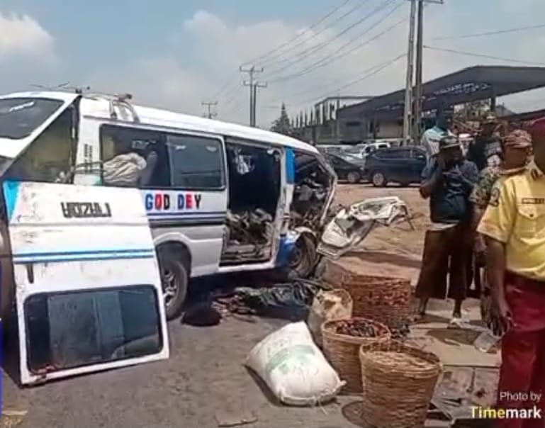 ROAD COLLISION AS LASTMA, LASAMBUS RESCUE FOUR PASSENGERS WITH MULTIPLE FRACTURES AT OTEDOLA BRIDGE